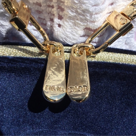 NIB DIOR CROSSBODY BEAUTY BAG - Picture 4 of 8